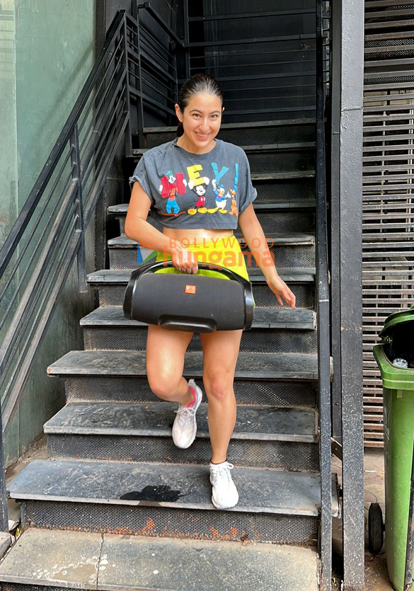 photos sara ali khan snapped outside the gym 1 4