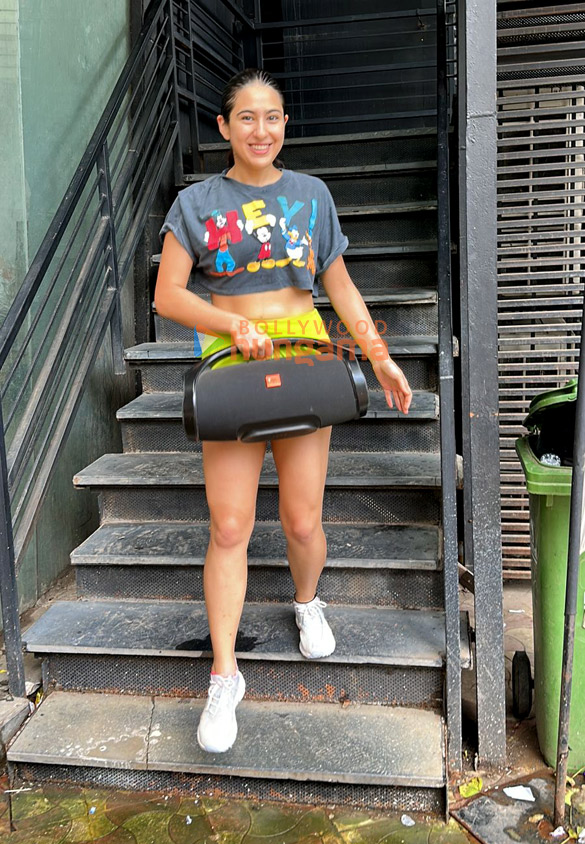 photos sara ali khan snapped outside the gym 3 4