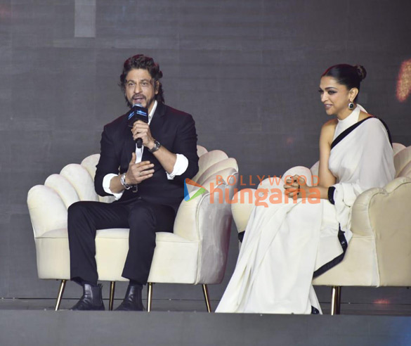 photos shah rukh khan deepika padukone and others snapped at the jawan press conference 007 2