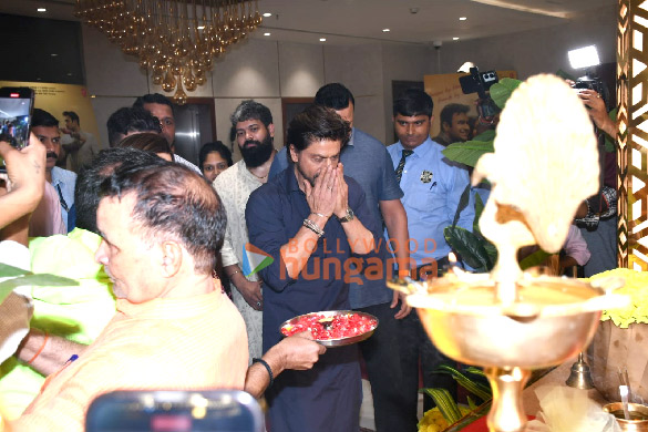 photos shah rukh khan snapped at t series office for ganesh chaturthi celebration 2