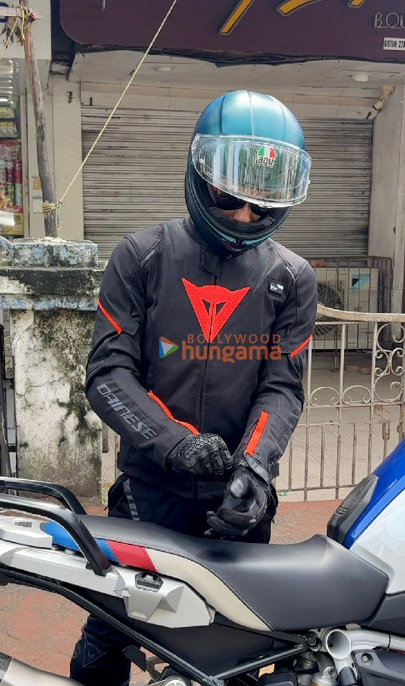 photos shahid kapoor and ishaan khatter snapped in bandra 5 2