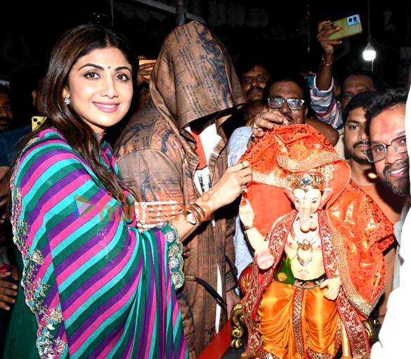 Photos: Shilpa Shetty and Raj Kundra bring home Ganesha’s idol for Ganesh Chaturthi celebrations Photos: Shilpa Shetty and Raj Kundra bring home Ganesha’s idol for Ganesh Chaturthi celebrations