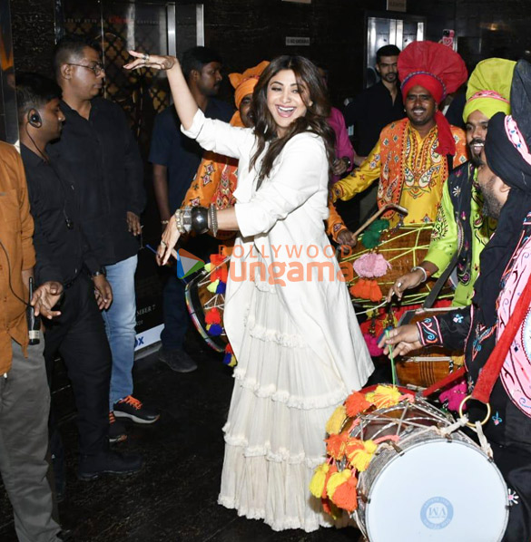 photos shilpa shetty snapped promoting sukhee 5