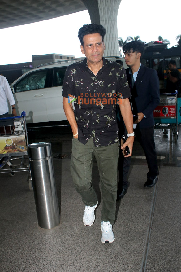 photos shraddha kapoor parineeti chopra ananya panday and others snapped at the airport1 1