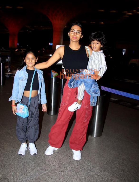 photos shreya saran dia mirza and others snapped at the airport 4