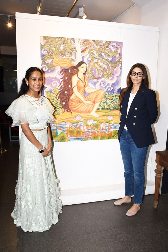 photos shweta bachchan nanda snapped at an art exhibition 4