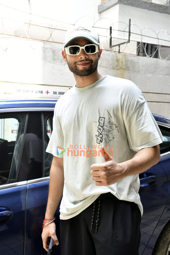 Photos: Siddhant Chaturvedi spotted outside the gym in Juhu Photos: Siddhant Chaturvedi spotted outside the gym in Juhu