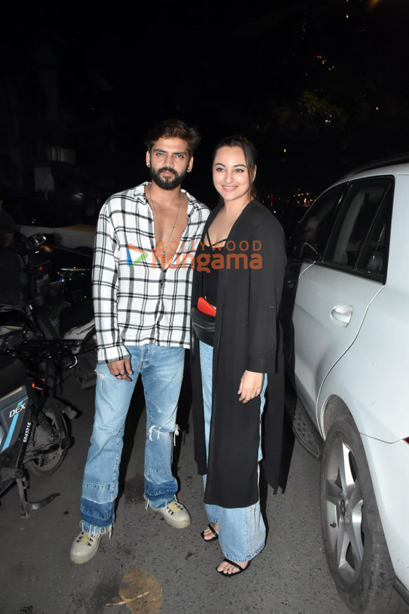 photos sonakshi sinha and zaheer iqbal snapped at mizu in bandra 3