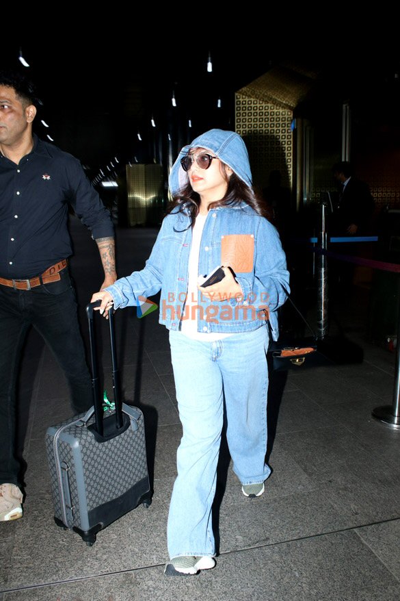 photos tamannaah bhatia rani mukerji and others snapped at the airport 5
