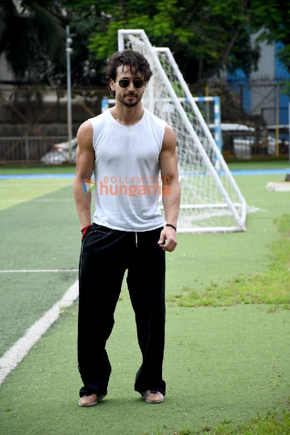 Photos: Tiger Shroff, Ibrahim Ali Khan, Ahan Shetty and Jim Sarbh snapped during a football match Photos: Tiger Shroff, Ibrahim Ali Khan, Ahan Shetty and Jim Sarbh snapped during a football match