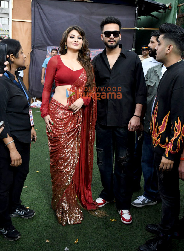 photos urvashi rautela and elvish yadav snapped at college fest in juhu 3