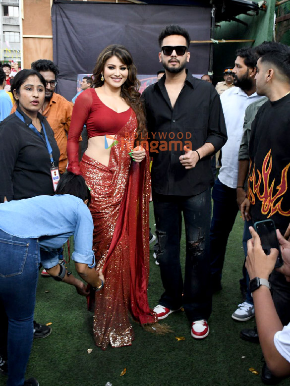 photos urvashi rautela and elvish yadav snapped at college fest in juhu 6