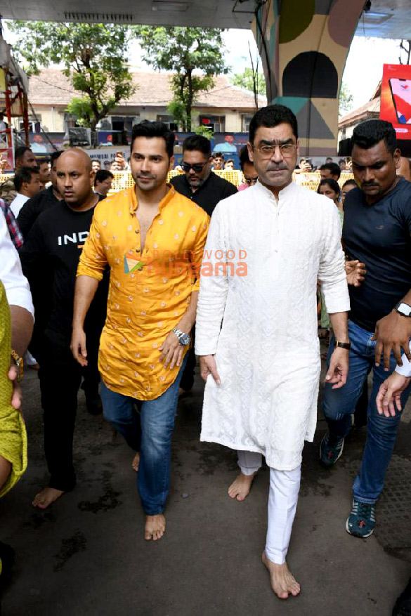 photos varun dhawan divya khosla kumar and others snapped at lalbaugcha raja 6