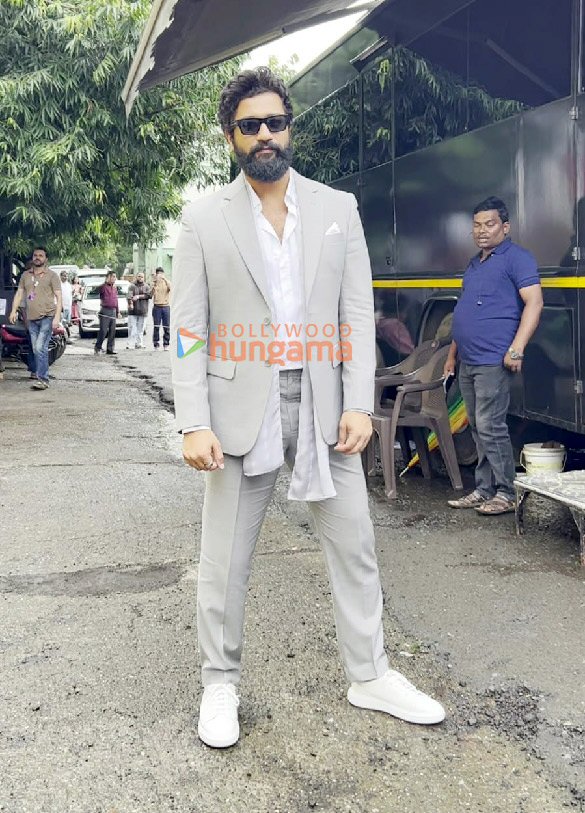photos vicky kaushal and manushi chhillar snapped in film city 2