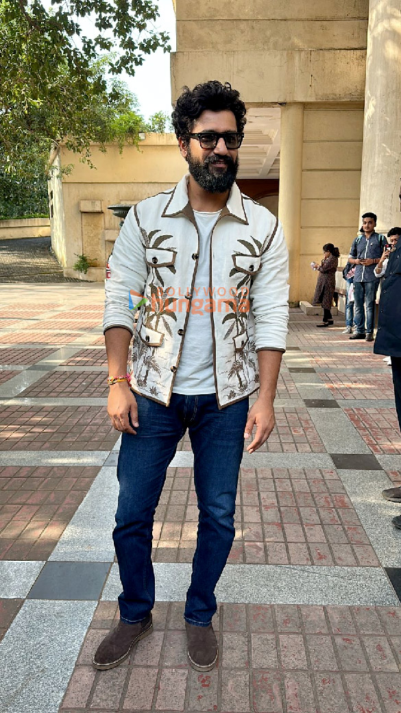 photos vicky kaushal snapped promoting the great indian family 4