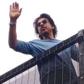Shah Rukh Khan greets fans outside Mannat with his signature pose, flying kisses as Jawan crosses Rs. 400 crore at the box office in India, watch videos