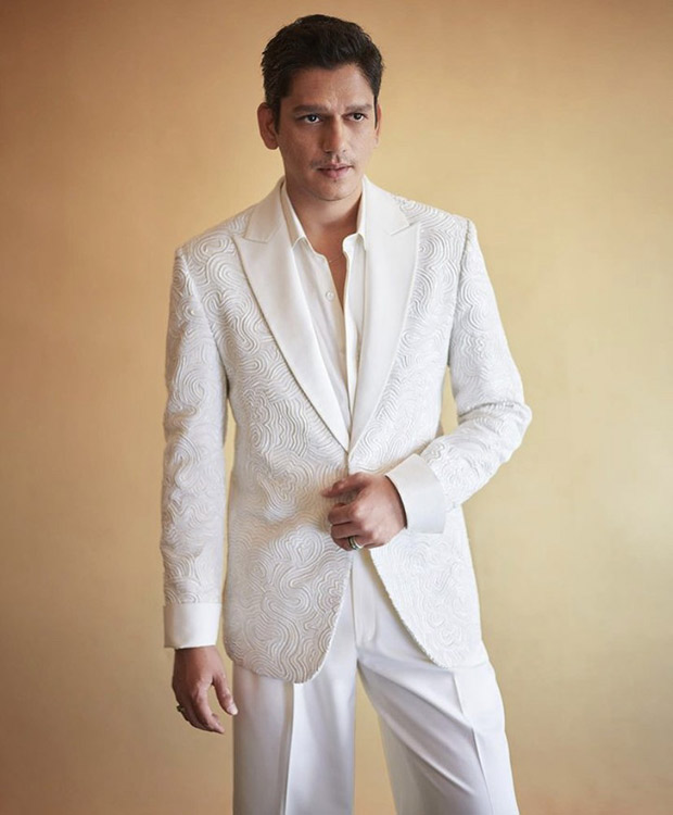 Vijay Varma shines in all-white, as he sets the stage on fire while kickstarting the Jaane Jaan promotions