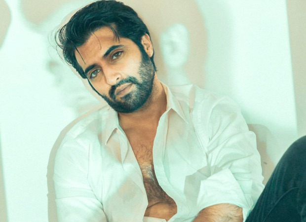Akshay Oberoi shares details of his character in Fighter; says, “I am thrilled to join forces with the incredible talents of Hrithik Roshan and Deepika Padukone”
