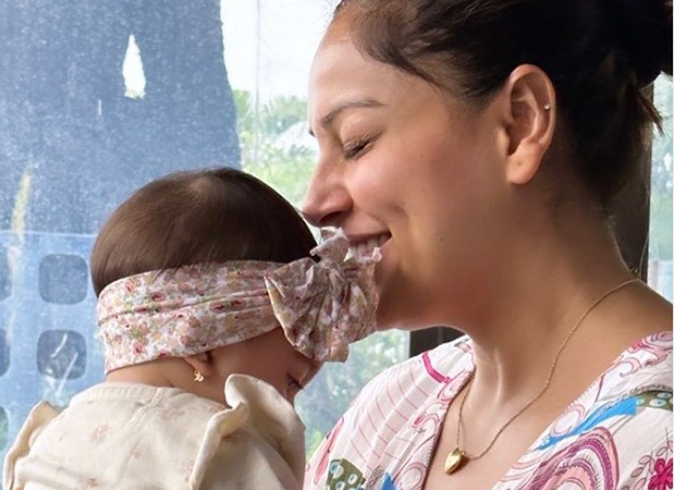 Bipasha Basu shares adorable moment with daughter Devi during home workout