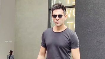 Kartik Aaryan slays an all black look as he gets clicked by paps