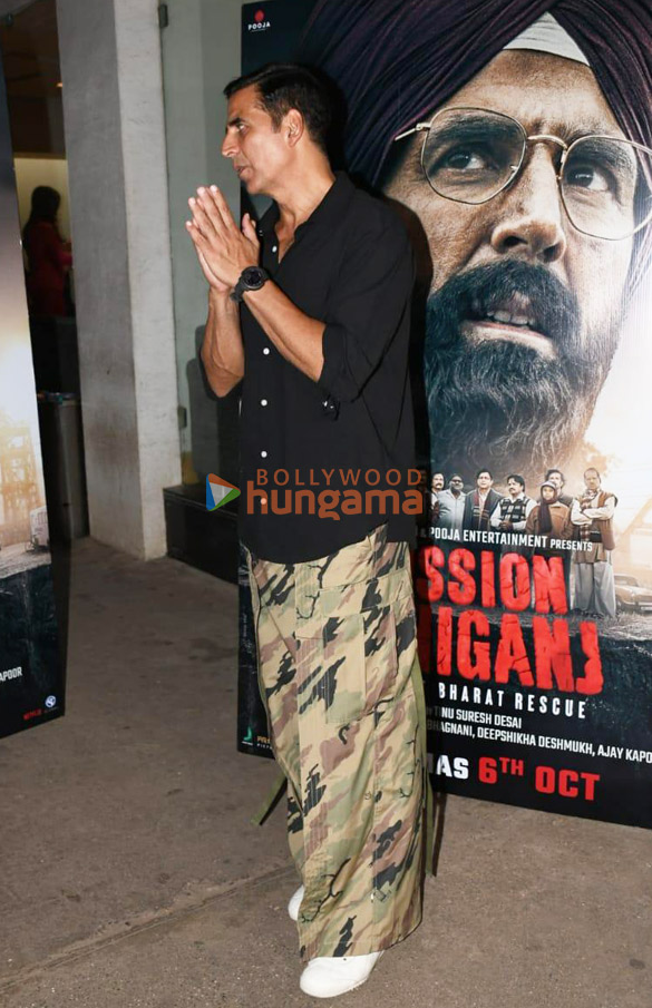 photos akshay kumar and twinkle khanna snapped promoting mission raniganj 5