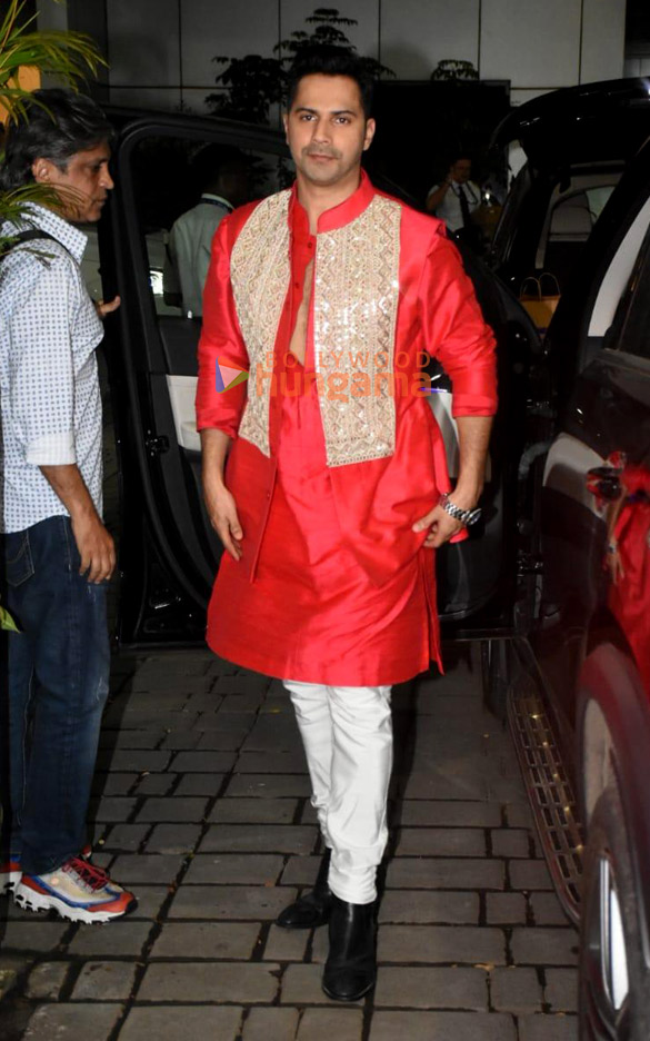 photos akshay kumar and varun dhawan snapped at kalina airport 2