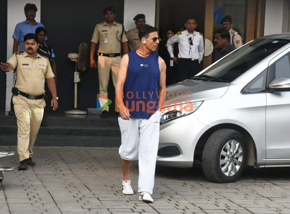photos akshay kumar snapped at kalina airport 4 4