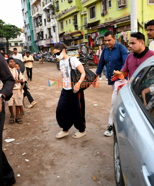 photos alia bhatt and kapil sharma snapped at versova jetty 4