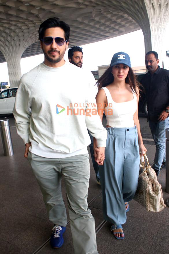 photos ananya panday sidharth malhotra kiara advani and others snapped at the airport 1