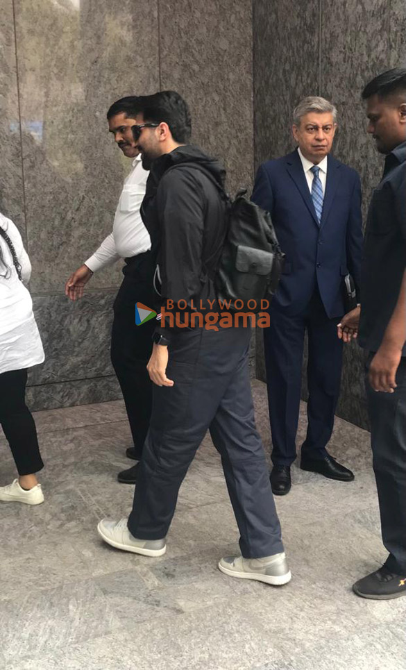 photos ayushmann khurrana snapped in worli 4