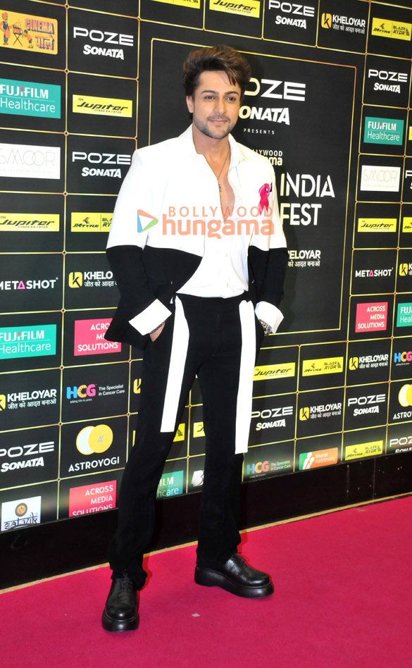 Photos Celebs snapped at the pink carpet and awards ceremony of Bollywood Hungama OTT India Fest 2023 (24)