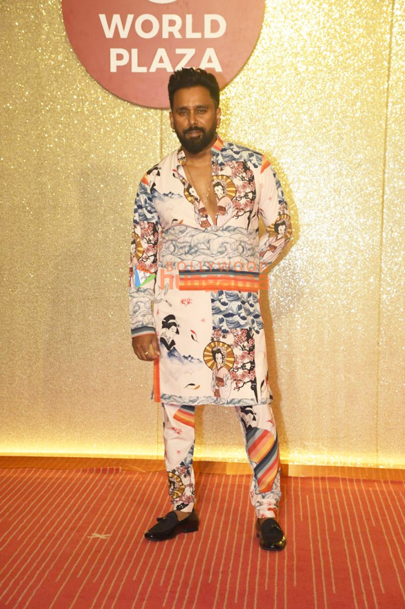 photos deepika padukone riteish deshmukh and others snapped at jio world plaza launch 007 7