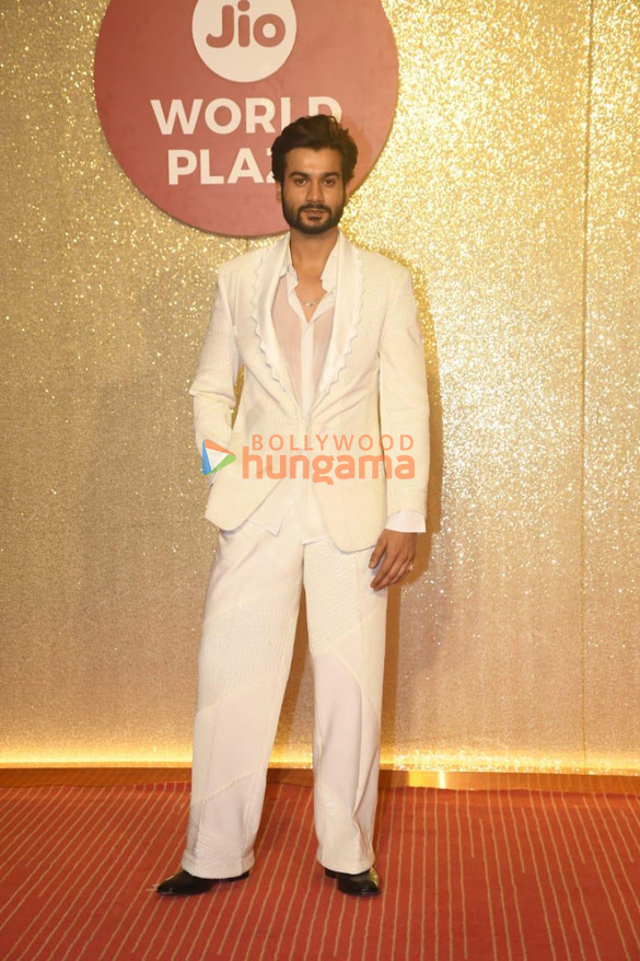 photos deepika padukone riteish deshmukh and others snapped at jio world plaza launch 11224 3