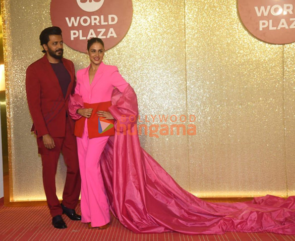 photos deepika padukone riteish deshmukh and others snapped at jio world plaza launch 4