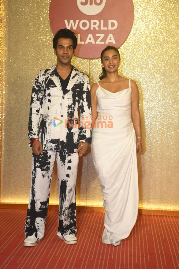 photos deepika padukone riteish deshmukh and others snapped at jio world plaza launch 8007 3