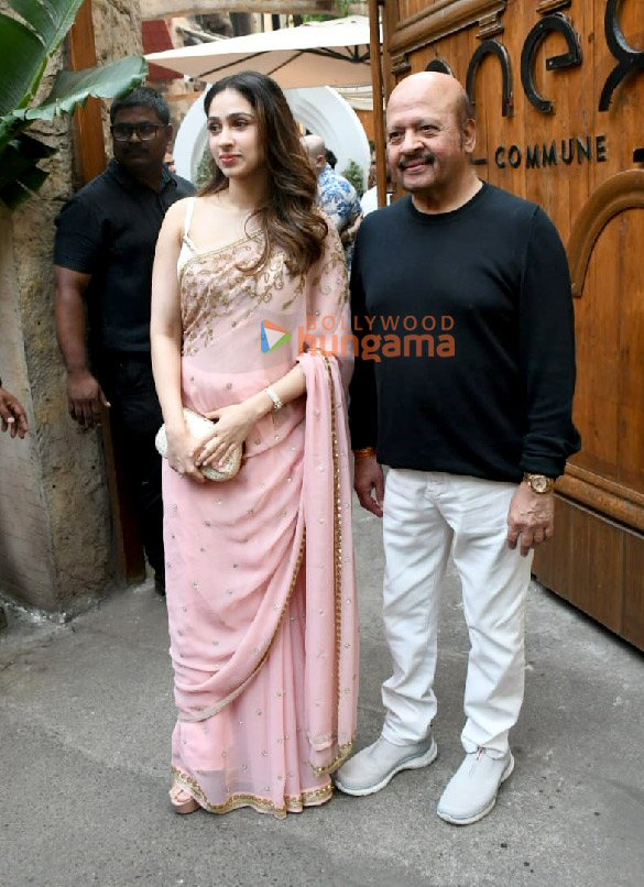 photos hrithik roshan saba azad and others at snapped at one 8 commune in juhu 5