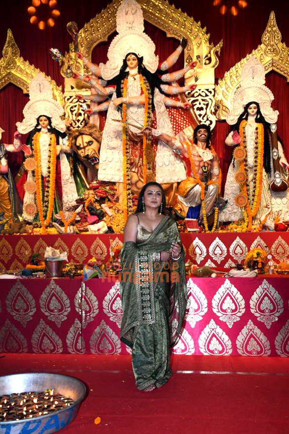 photos kajol jaya bachchan tanishaa mukerji and others at durga puja celebrations 12
