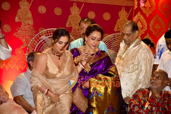 photos kajol rani mukerji tanishaa mukerji and others at durga puja celebrations in juhu 16