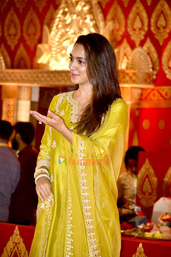 photos kajol rani mukerji tanishaa mukerji and others at durga puja celebrations in juhu 18
