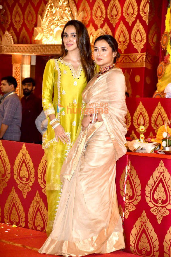 photos kajol rani mukerji tanishaa mukerji and others at durga puja celebrations in juhu 19