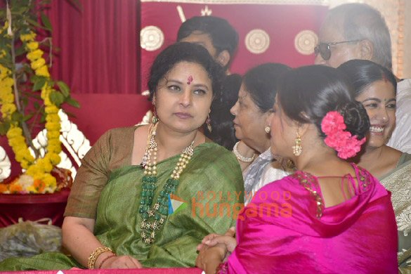 photos kajol rani mukerji tanishaa mukerji and others at durga puja celebrations in juhu 8