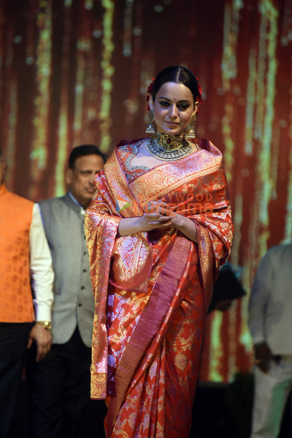 photos kangana ranaut snapped at delhis lav kush ramlila event 3