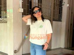 Photos: Kareena Kapoor Khan snapped outside a dubbing studio