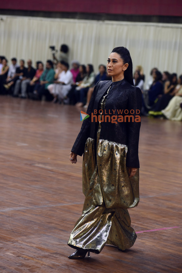 Photos Karisma Kapoor Kalki Koechlin And Saba Azad Walk The Ramp At