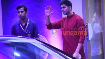 Photos: Kartik Aaryan, Shilpa Shetty, Katrina Kaif, Kriti Sanon and Janhvi Kapoor snapped at Kalina airport