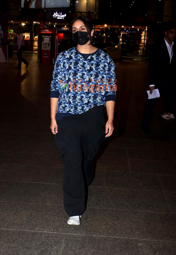 photos kriti kharbanda sonal chauhan and others snapped at the airport 5