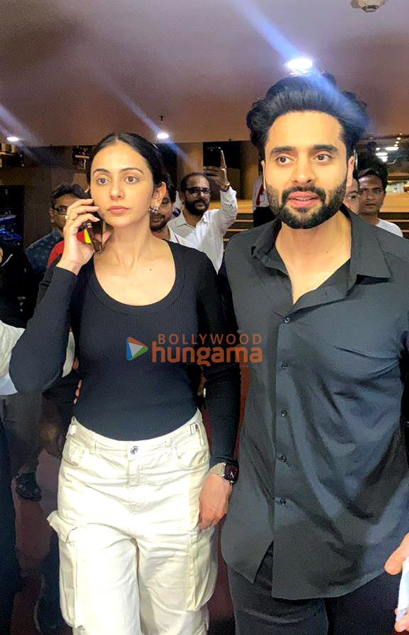 photos kriti sanon alia bhatt ananya panday and others snapped at the airport 7
