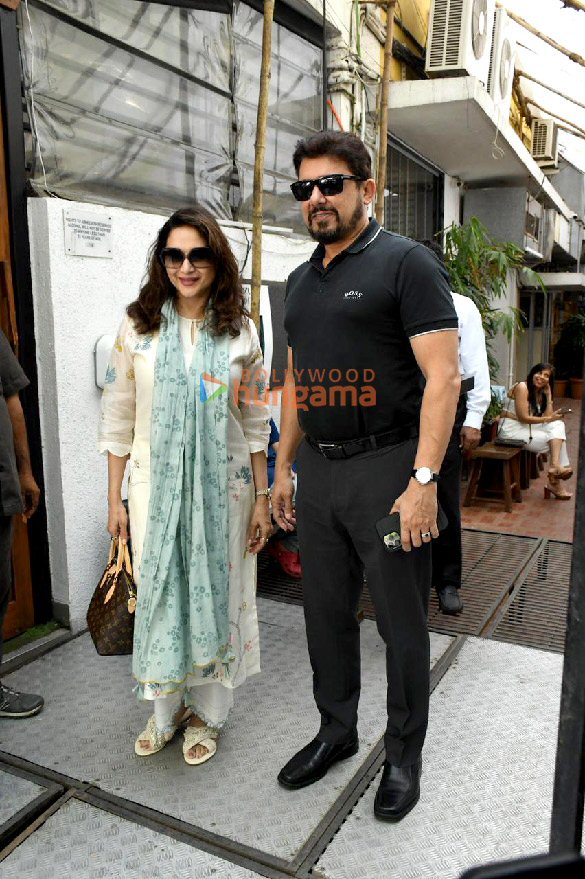 photos madhuri dixit snapped with husband dr shriram nene in bandra 4