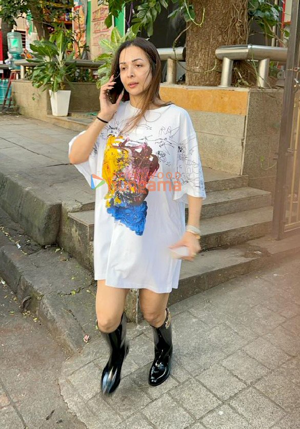 photos malaika arora snapped outside a salon 1