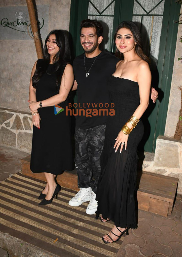 photos mouni roy and arjun bijlani snapped in bandra 3